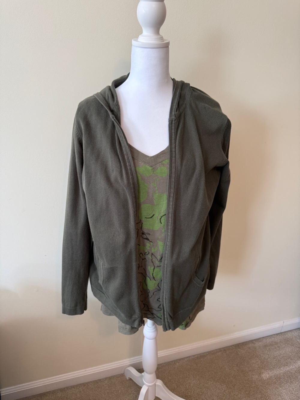 Set of Eddie Bauer tshirt and long sleeve hooded zipper top